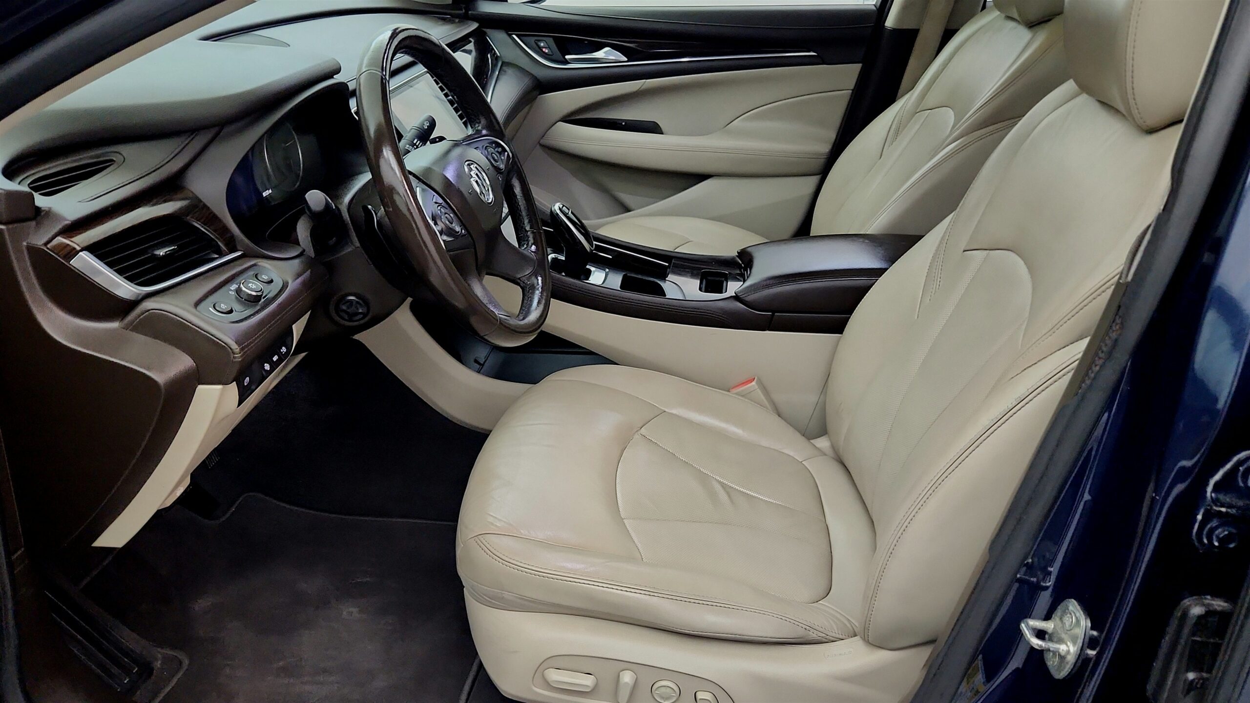 2017 Buick LaCrosse Premium's photo