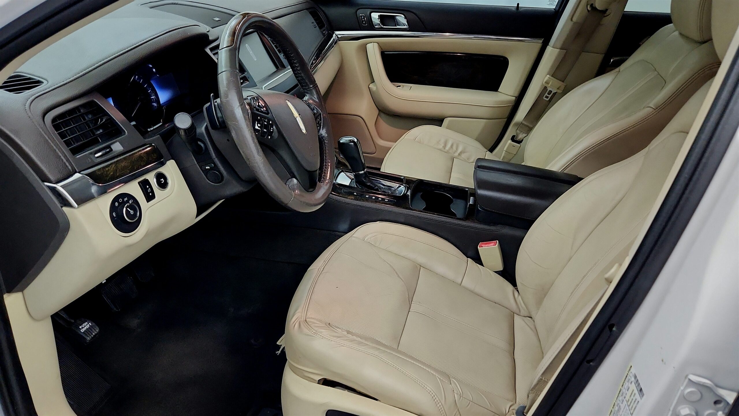 2014 Lincoln MKS Base