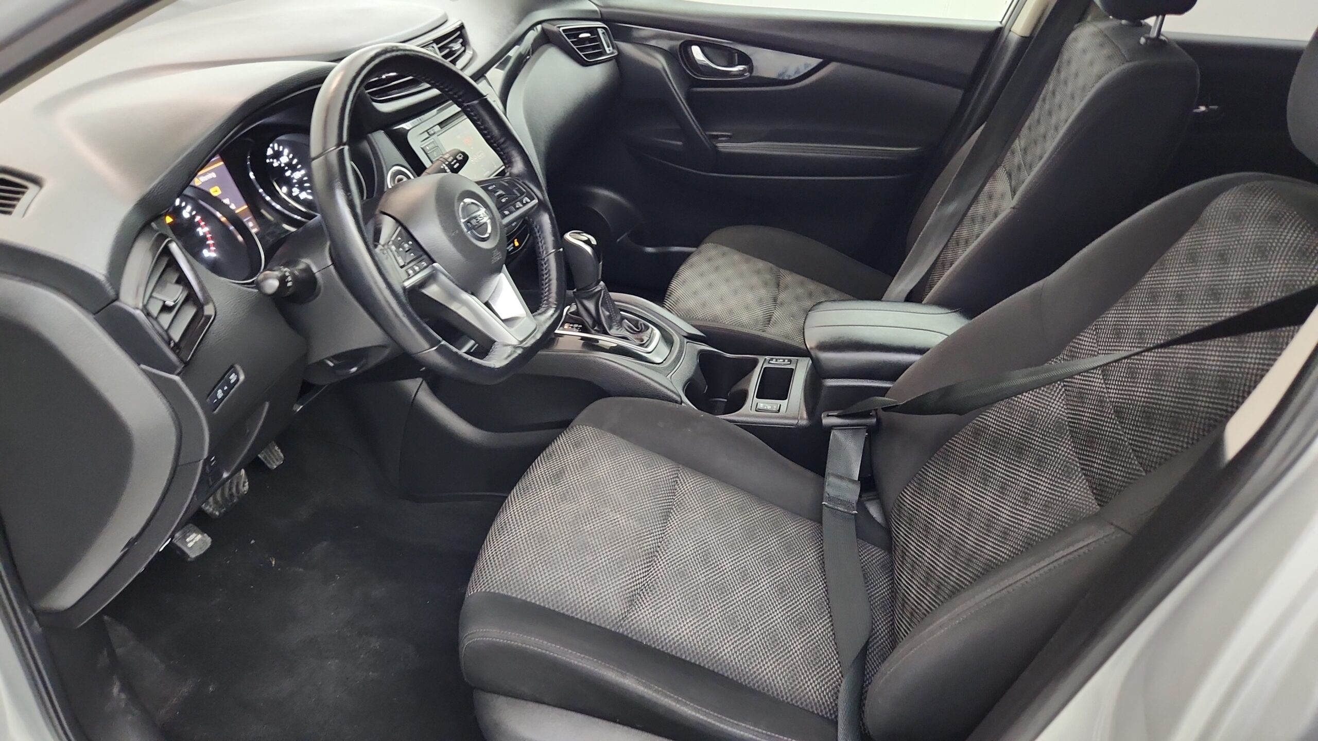 2021 Nissan Rogue Sport SV's photo