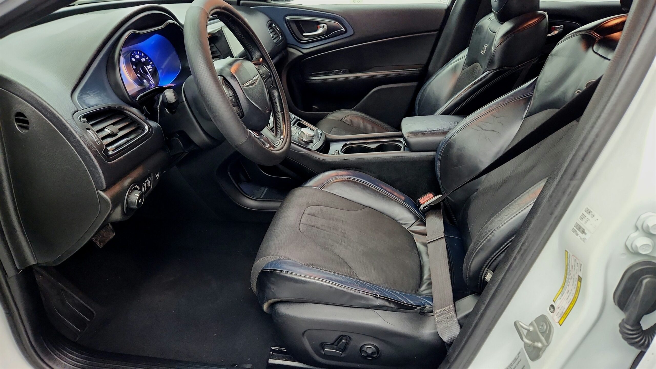 2015 Chrysler 200 S's photo