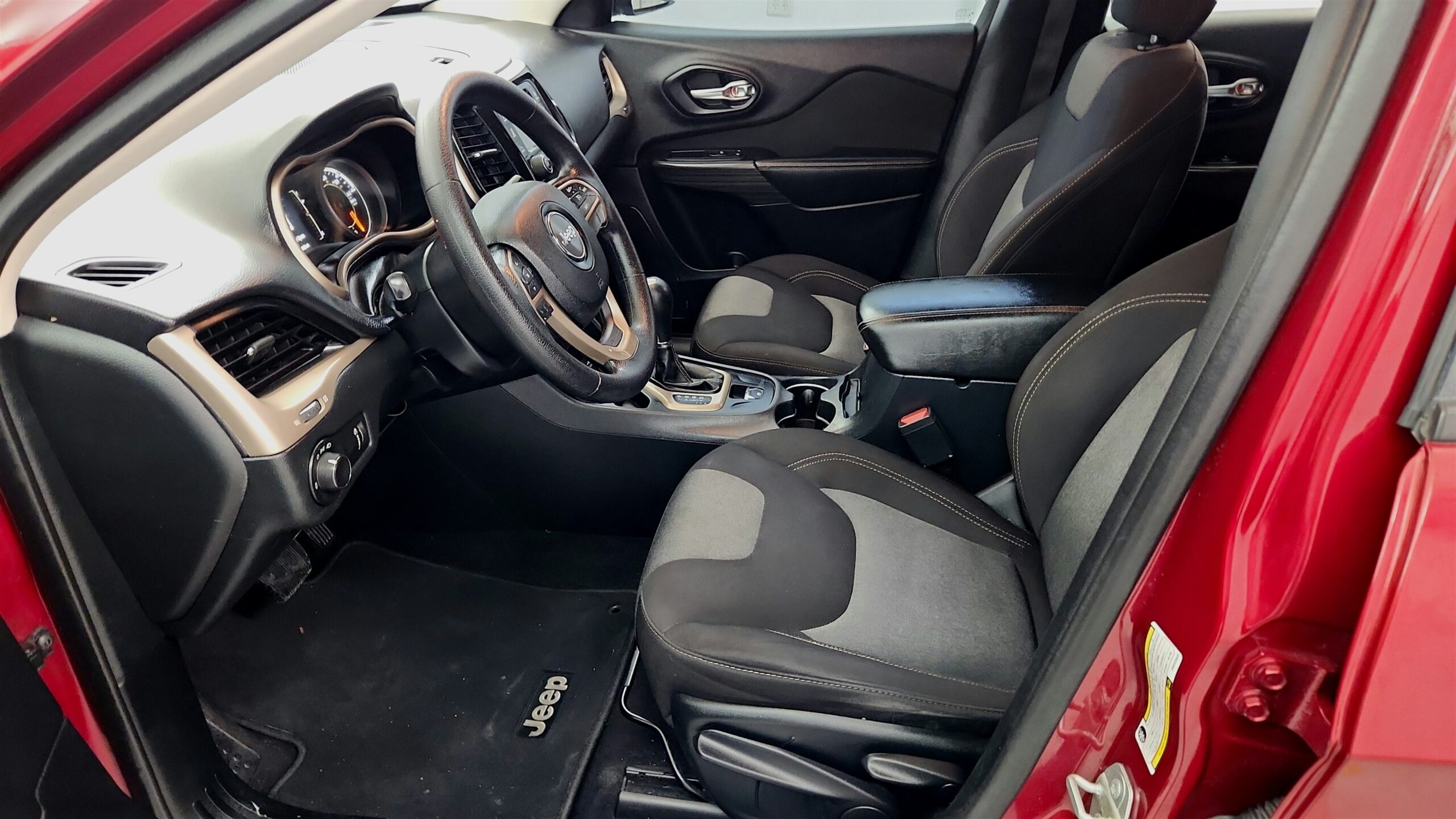 2016 Jeep Cherokee Sport's photo