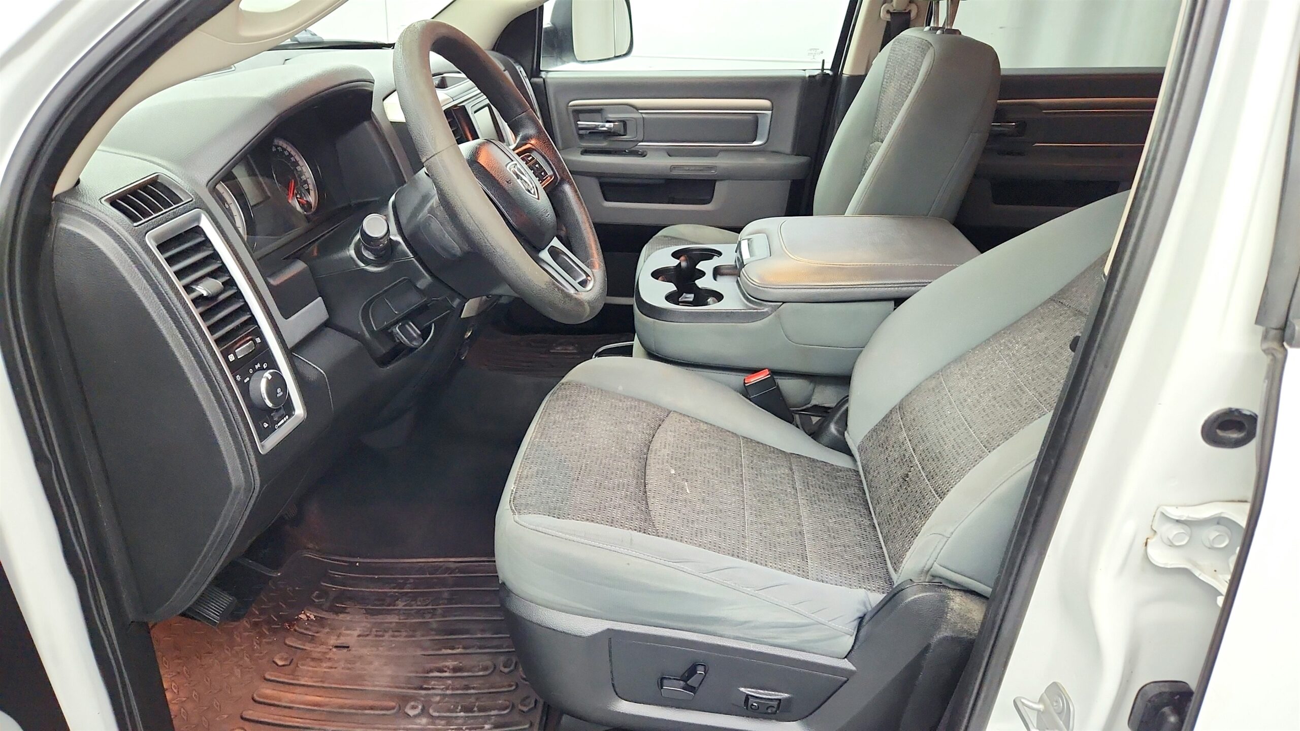 2017 RAM Ram 1500 Pickup SLT