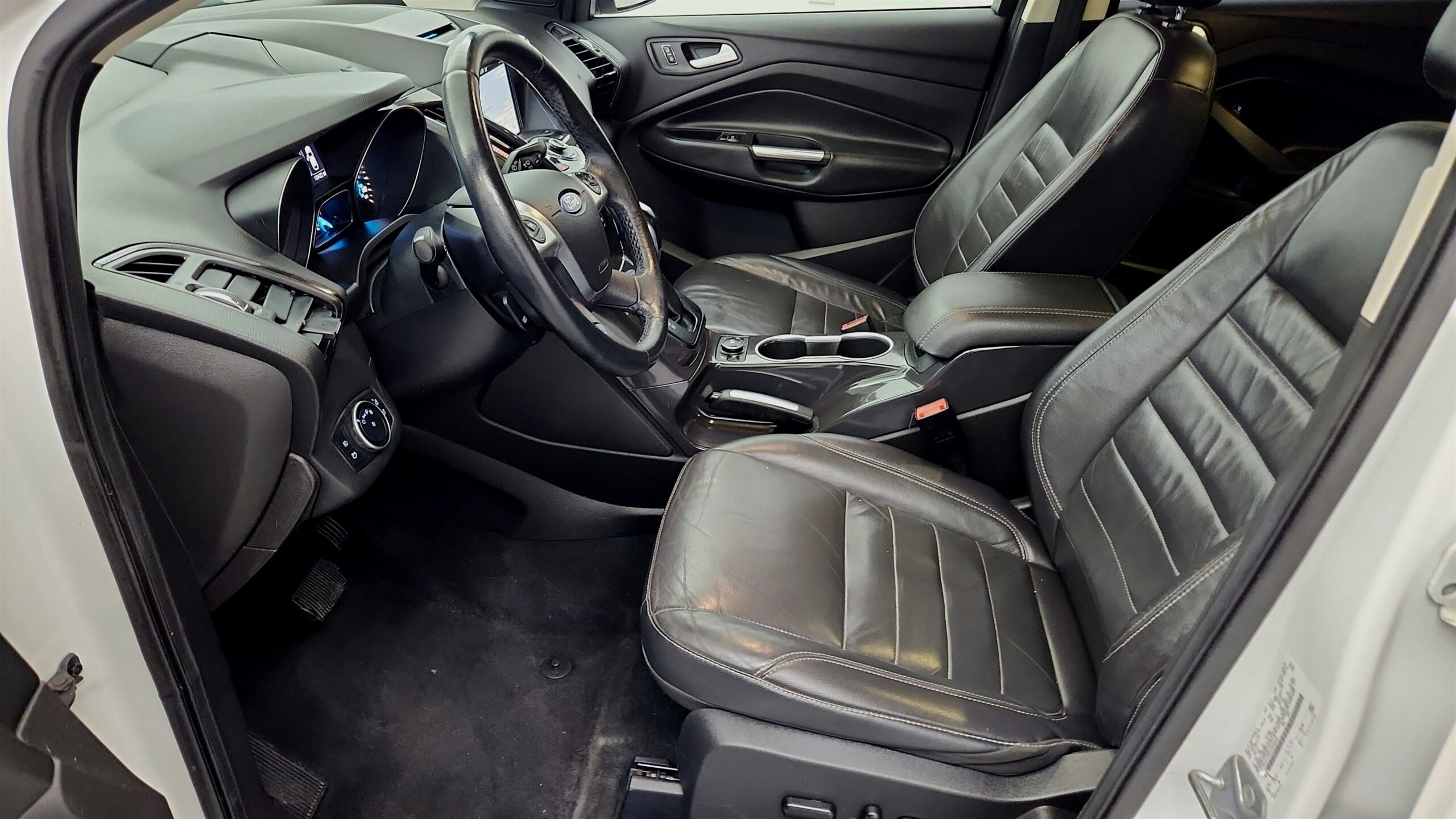 2016 Ford Escape Titanium's photo