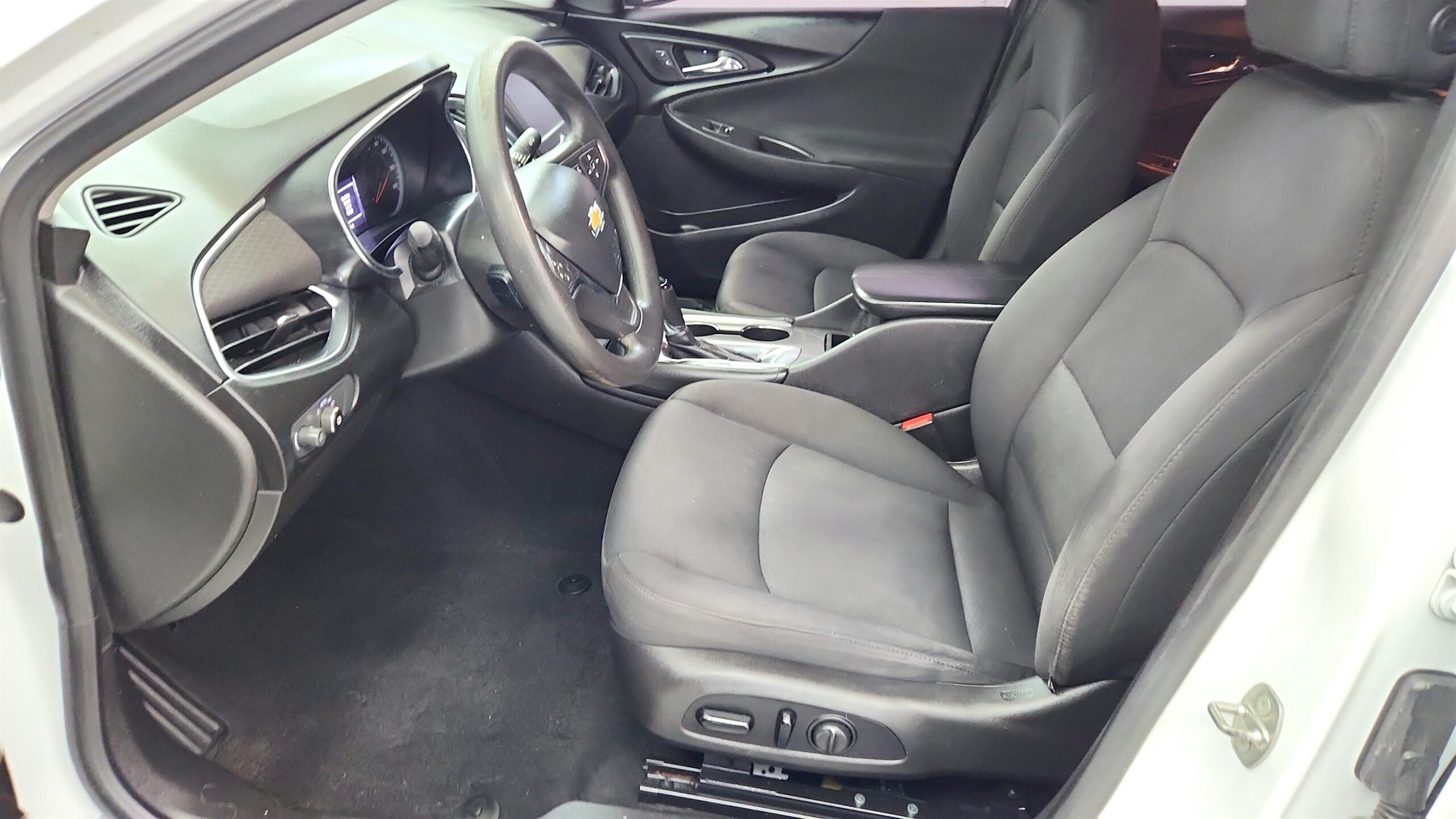 2017 Chevrolet Malibu 1LT's photo