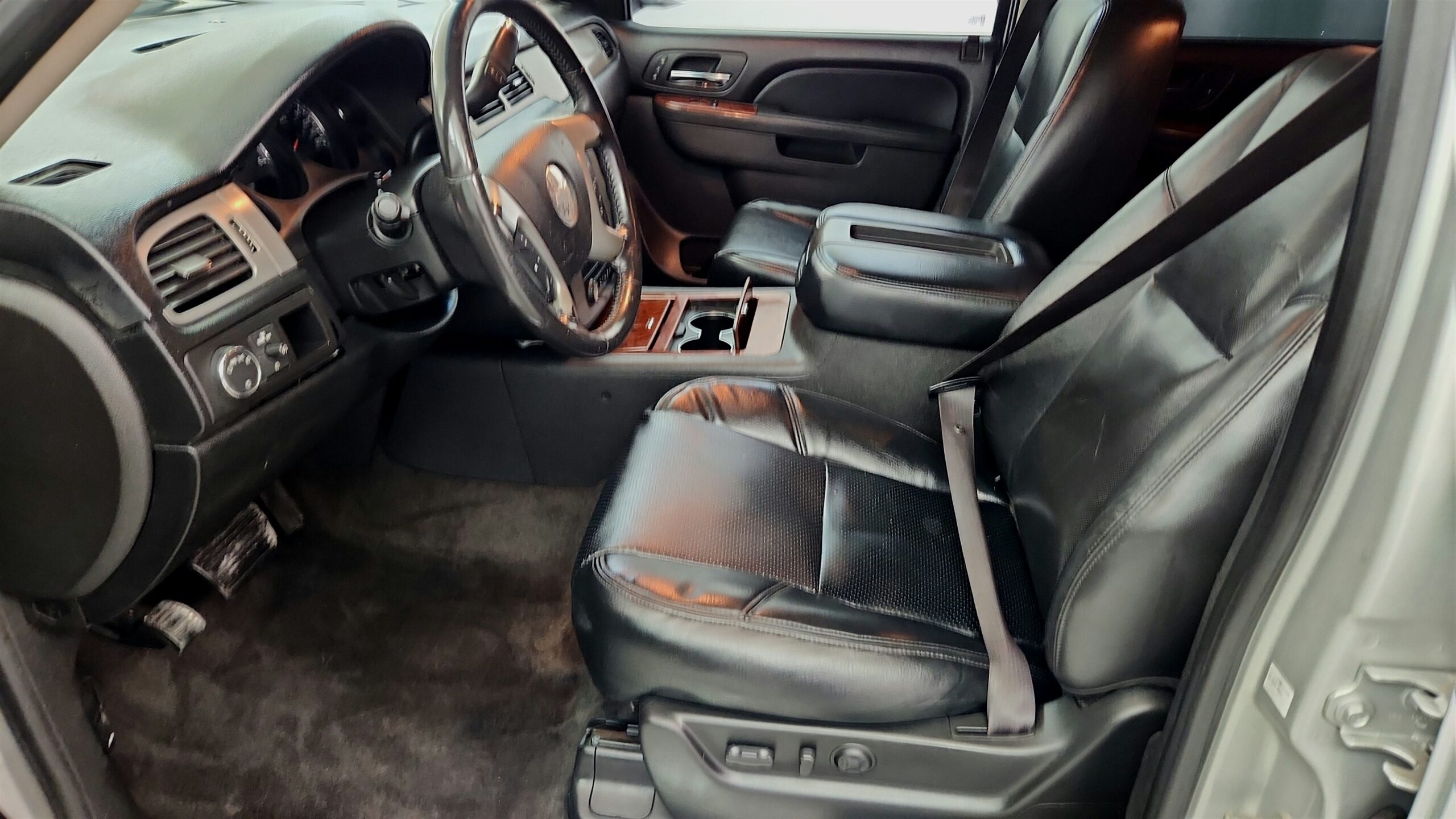 2010 Chevrolet Suburban LTZ's photo