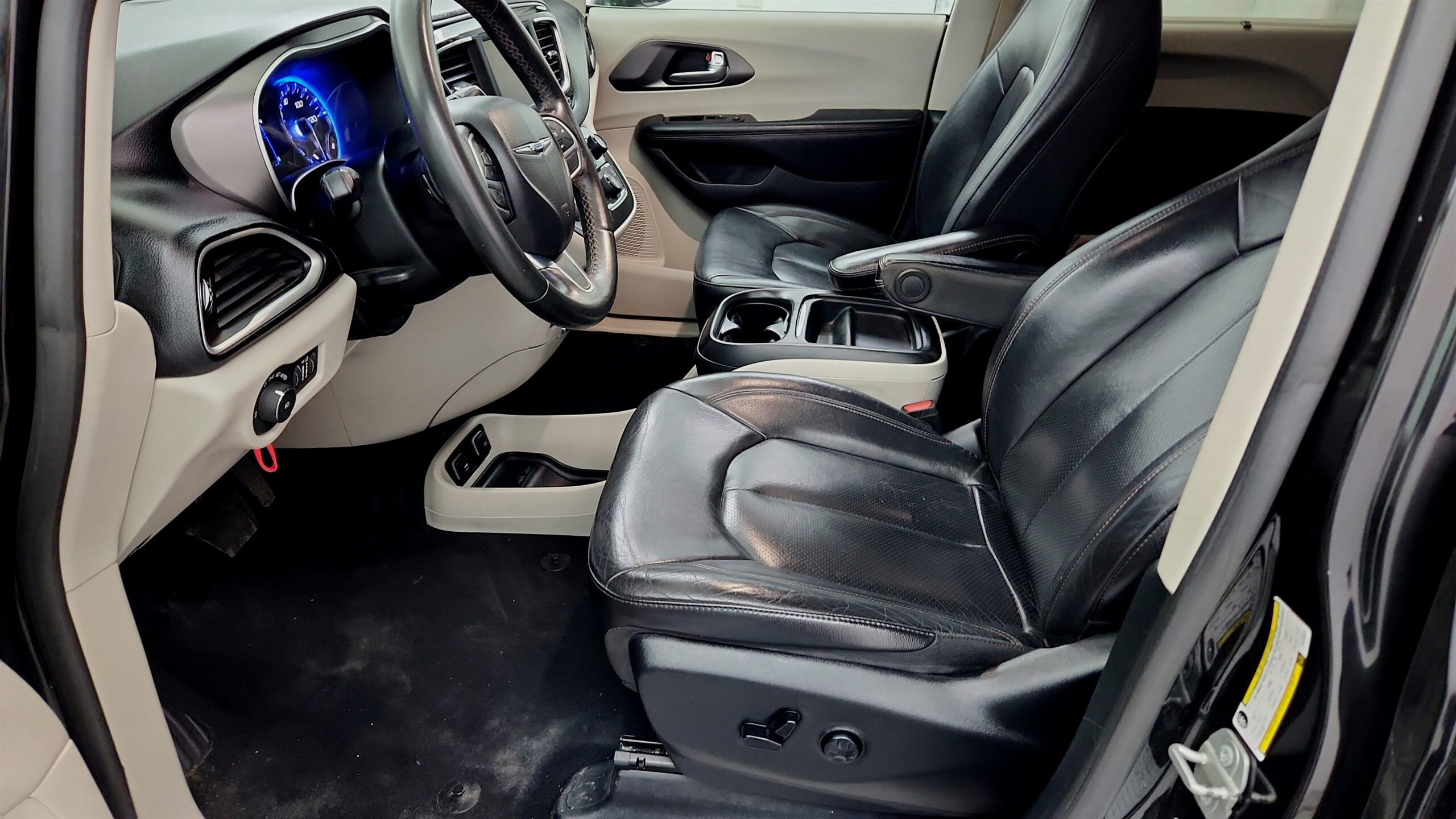 2020 Chrysler Pacifica Touring L's photo