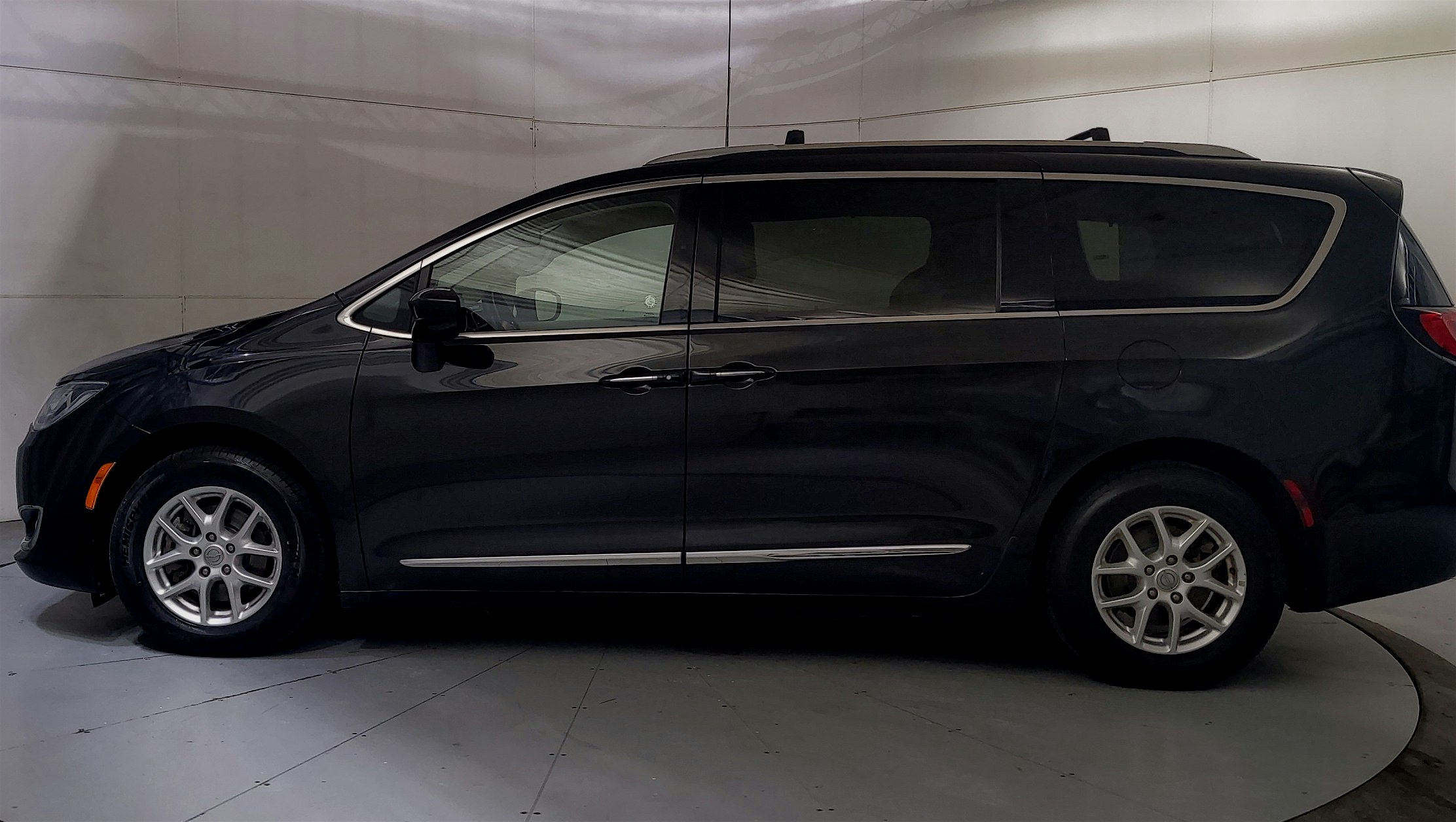 2020 Chrysler Pacifica Touring L's photo