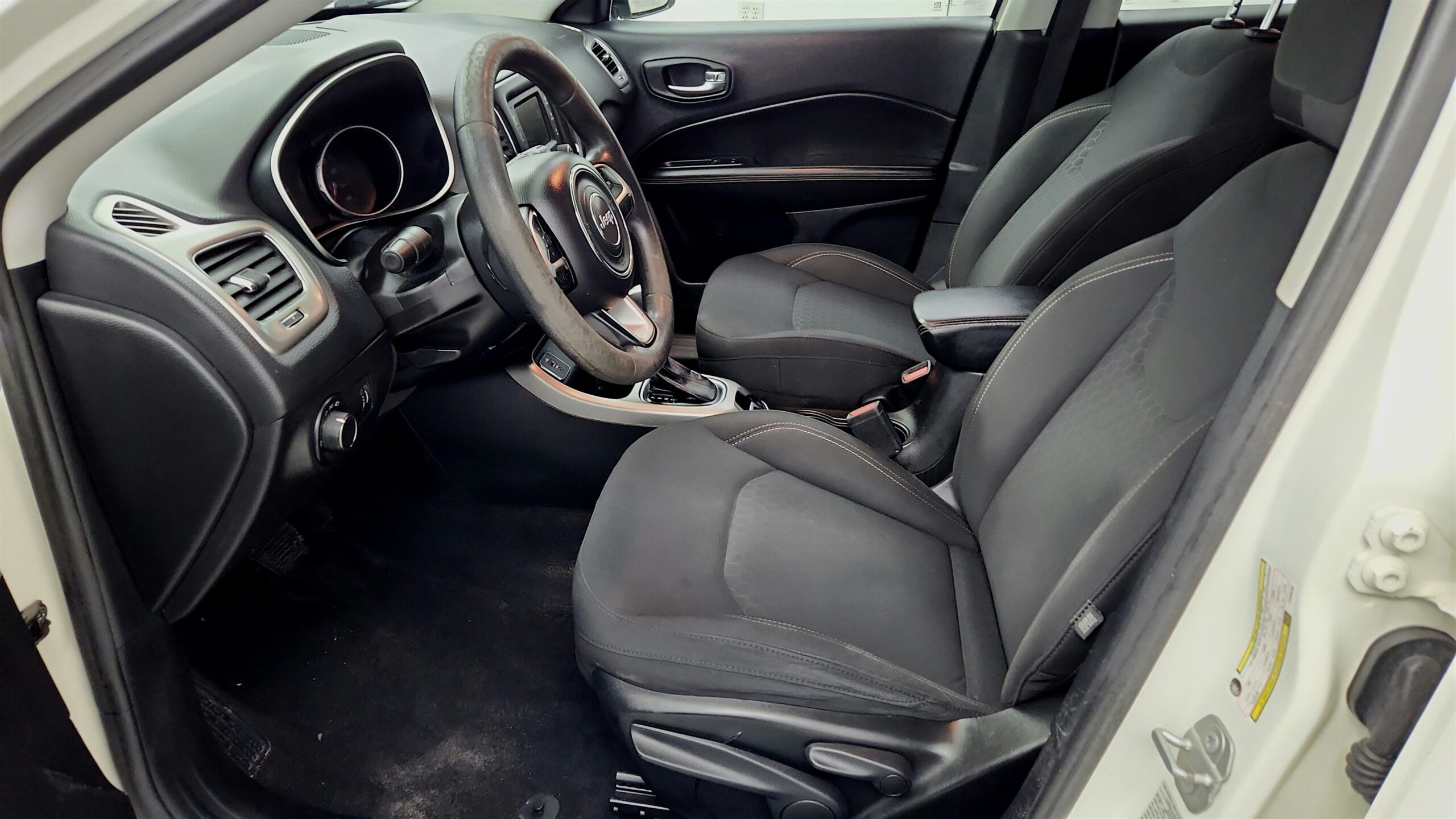 2018 Jeep Compass Sport's photo