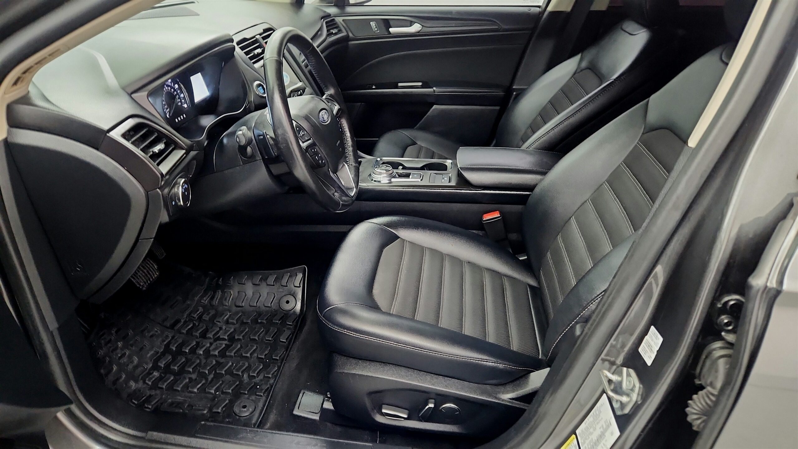 2018 Ford Fusion SE's photo