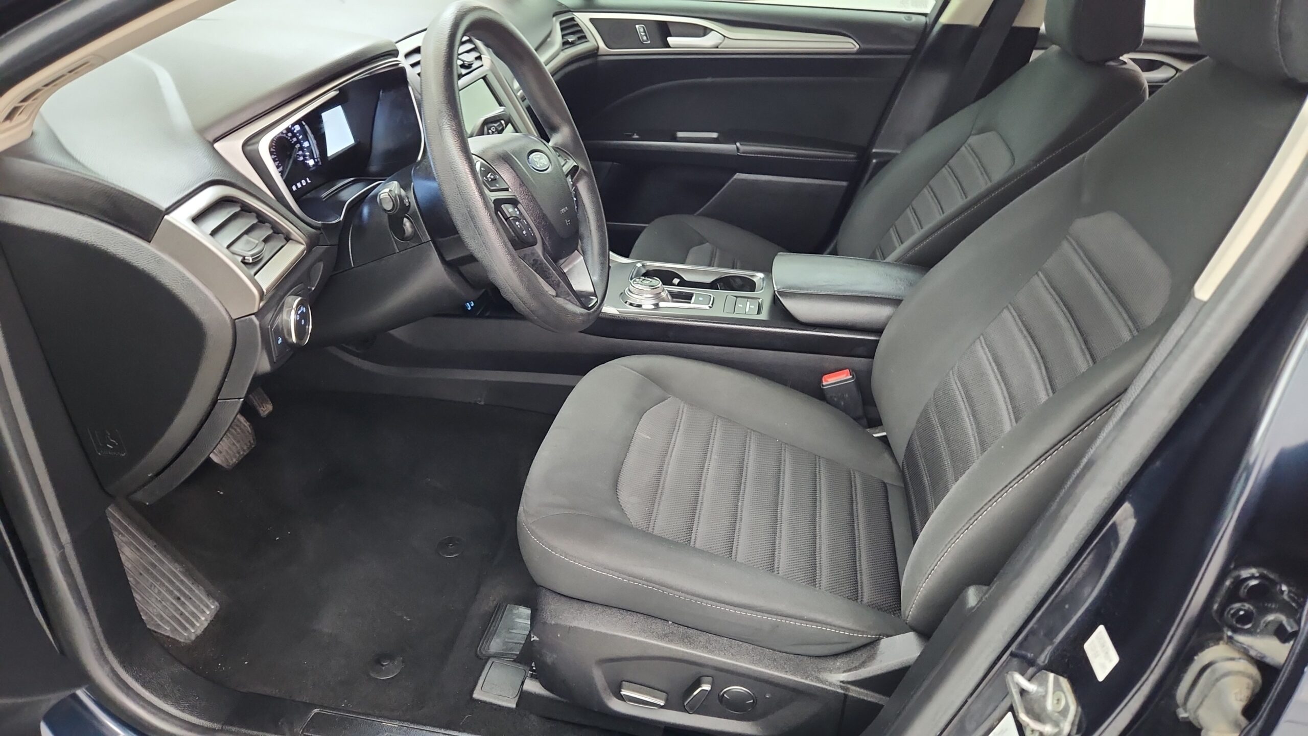 2020 Ford Fusion SE's photo