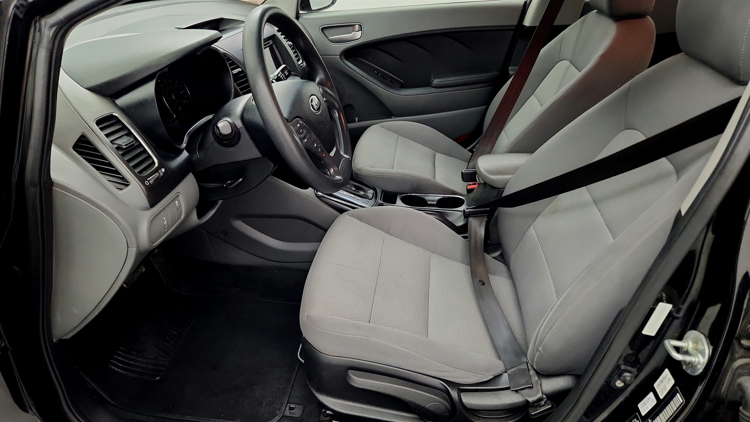 2017 Kia Forte LX's photo