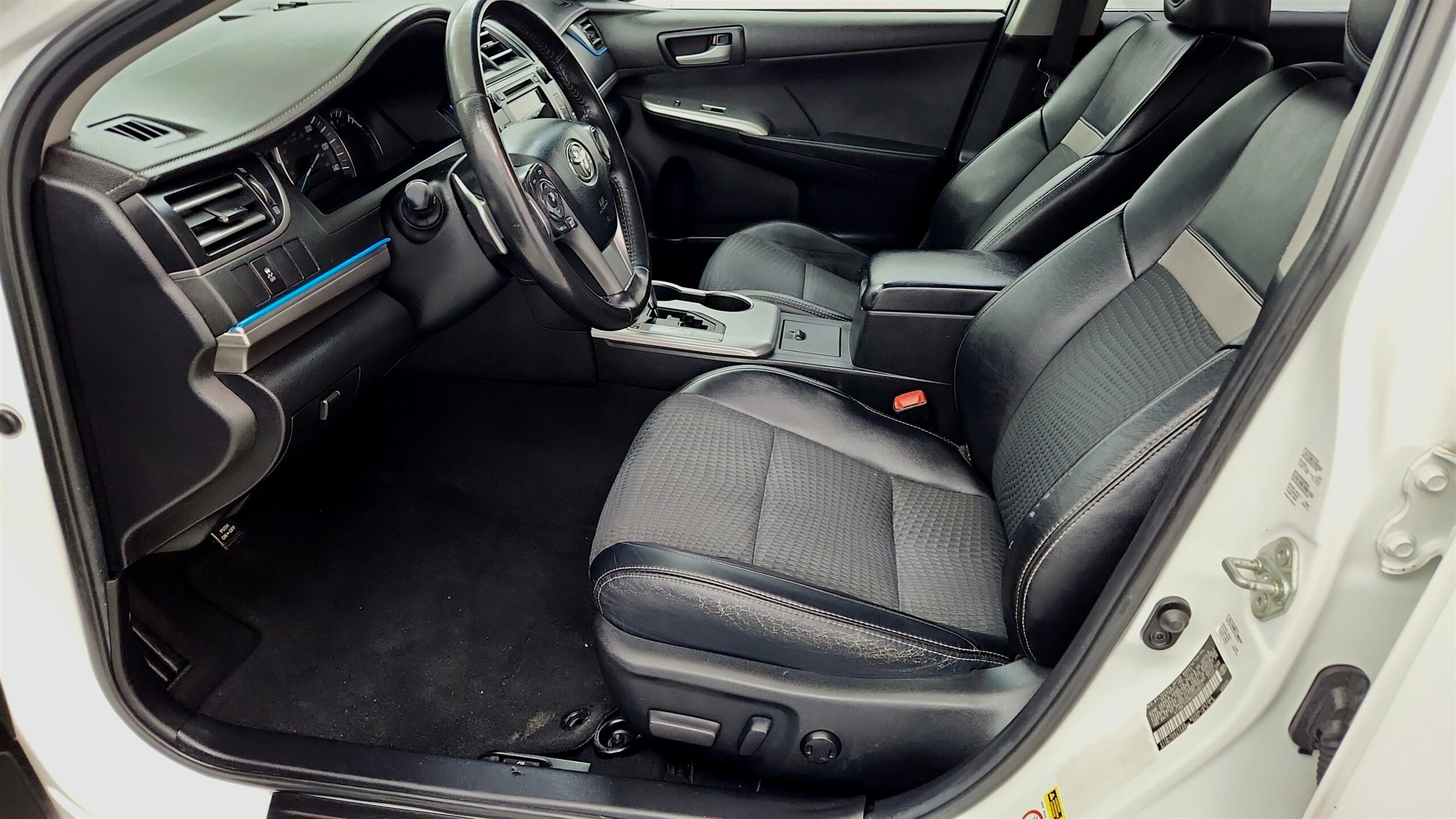 2012 Toyota Camry SE's photo