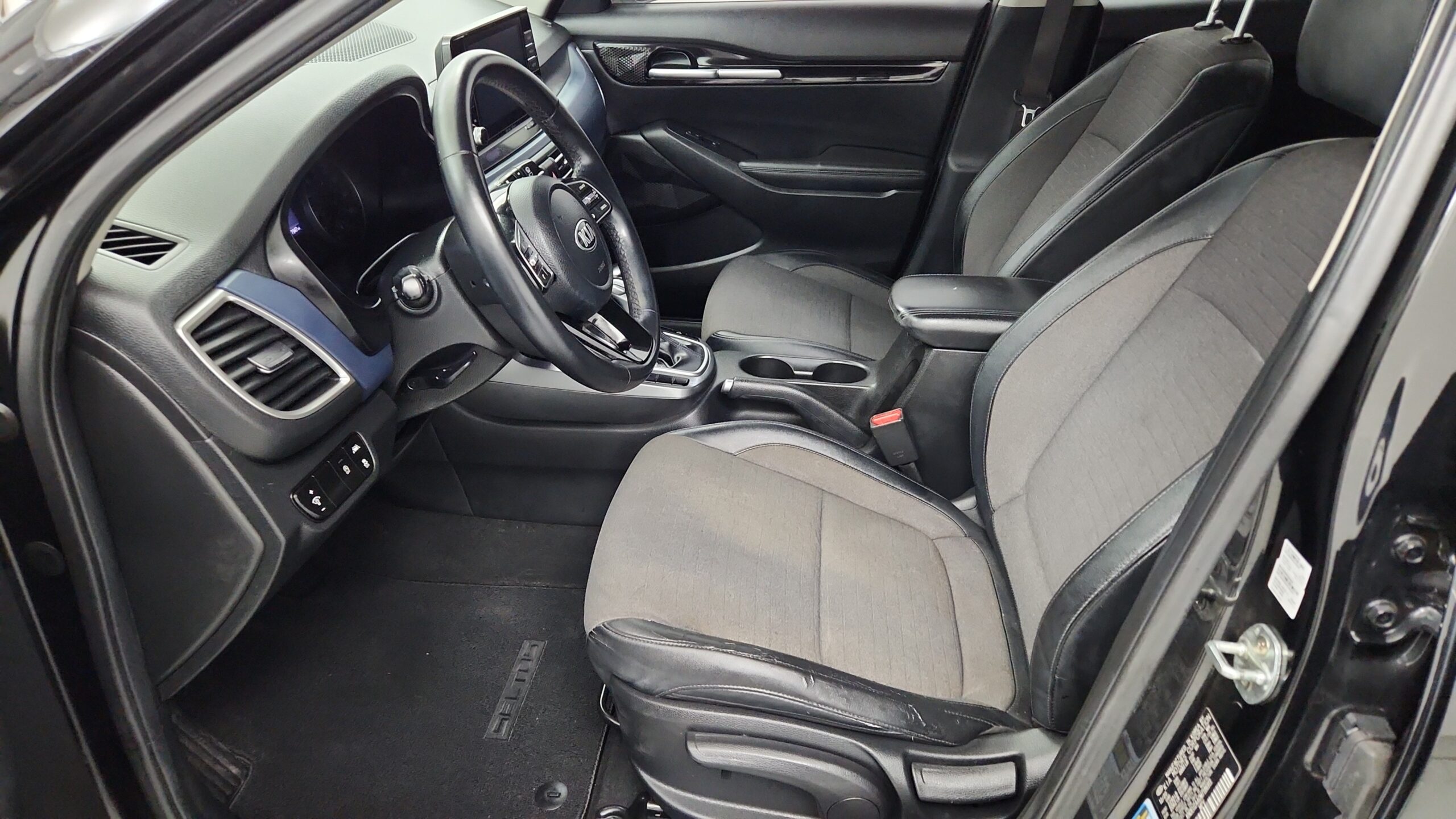 2021 Kia Seltos S's photo