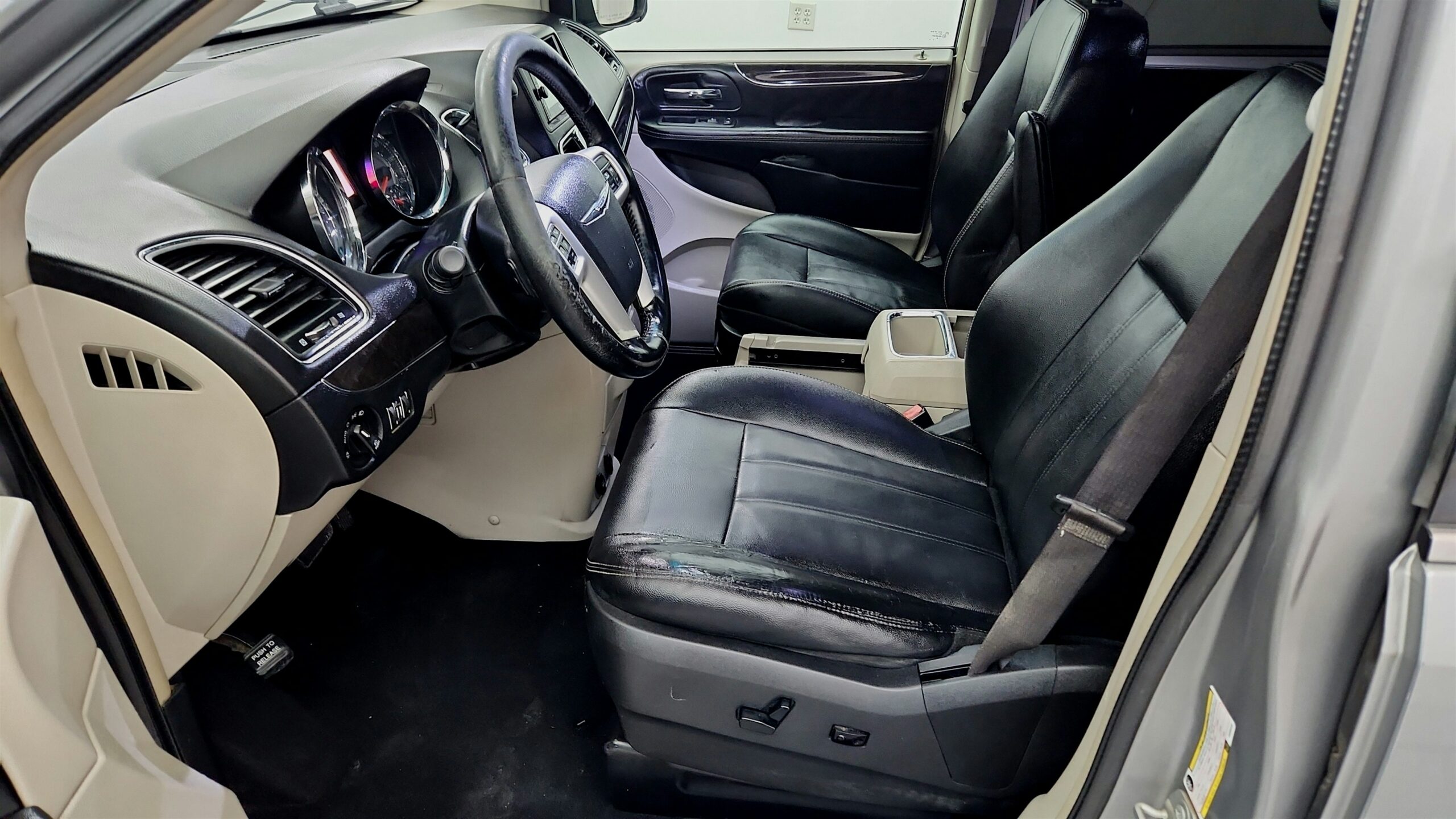 2016 Chrysler Town & Country Touring