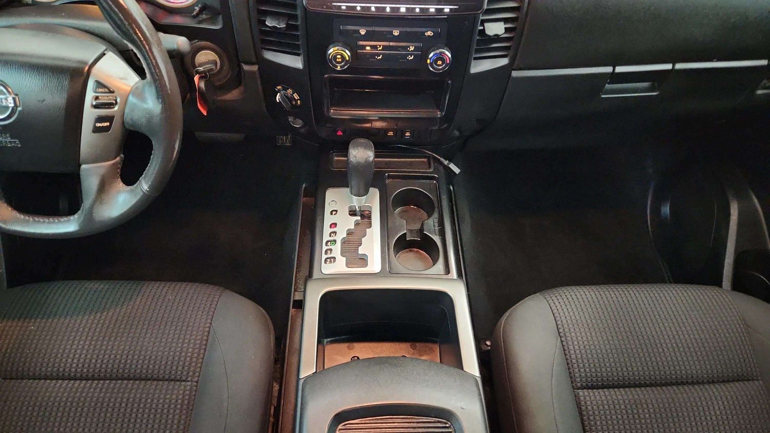 2015 Nissan Titan SV - Photo 11