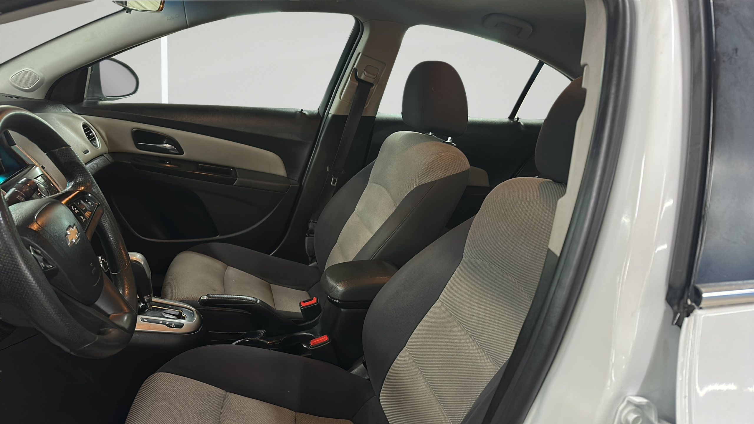 2014 Chevrolet Cruze LS - Photo 12